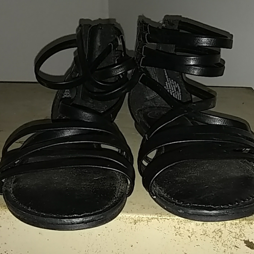 Sandles